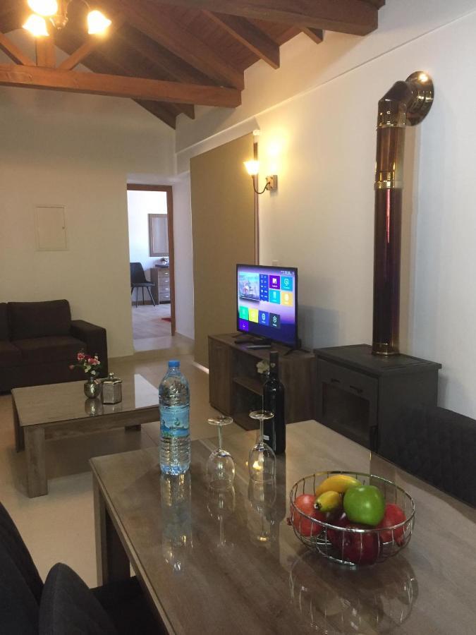Love Holiday Suite 2 Tris Elies Экстерьер фото