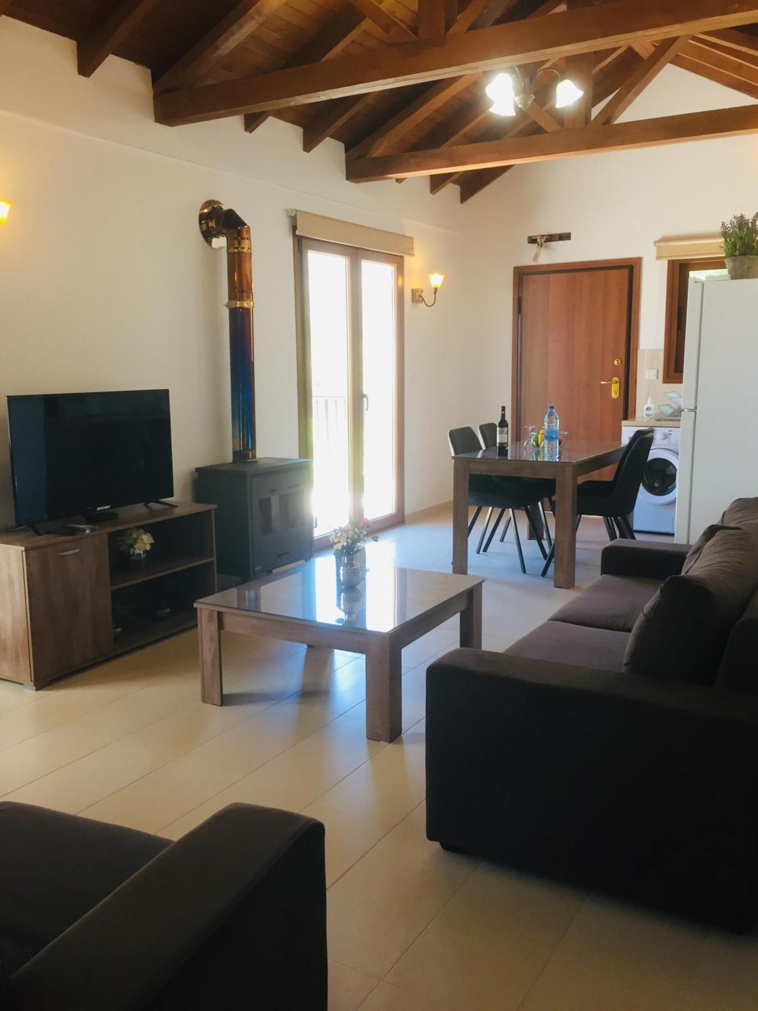 Love Holiday Suite 2 Tris Elies Экстерьер фото